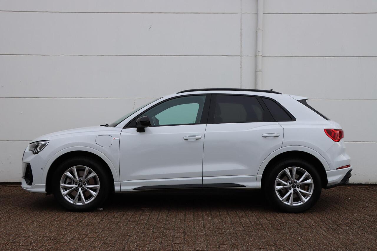Audi Q3 45 TFSI e S edition 245pk S-Tronic | Camera | Parkassist | Carplay | Elektrische achterklep