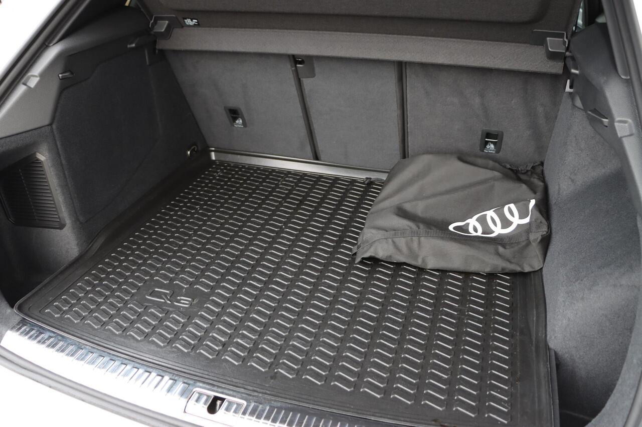 Audi Q3 45 TFSI e S edition 245pk S-Tronic | Camera | Parkassist | Carplay | Elektrische achterklep