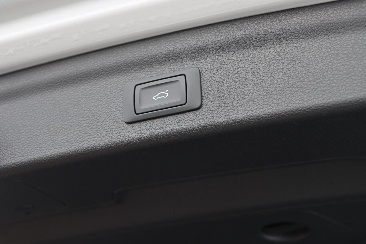 Audi Q3 45 TFSI e S edition 245pk S-Tronic | Camera | Parkassist | Carplay | Elektrische achterklep