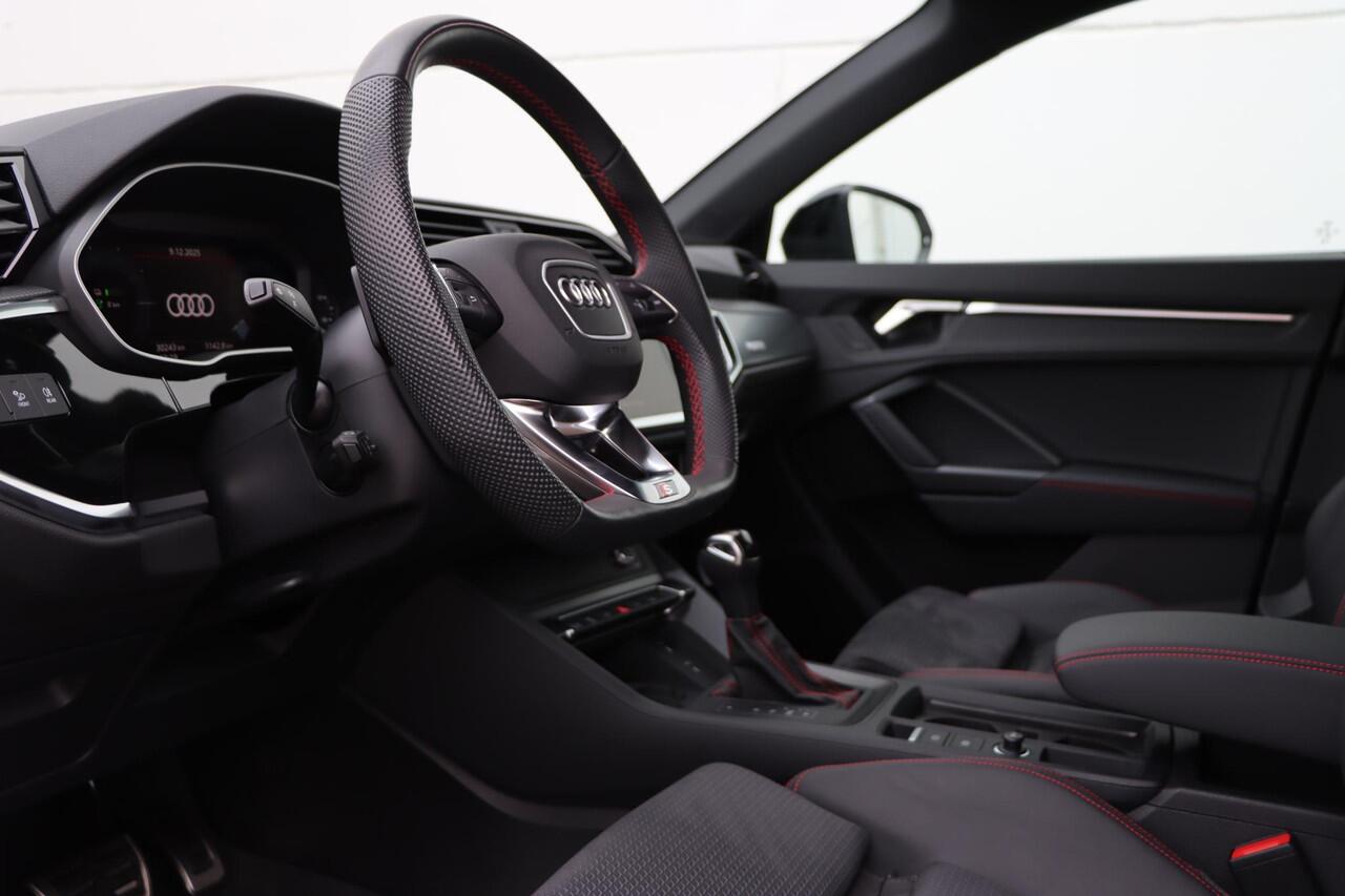 Audi Q3 45 TFSI e S edition 245pk S-Tronic | Camera | Parkassist | Carplay | Elektrische achterklep