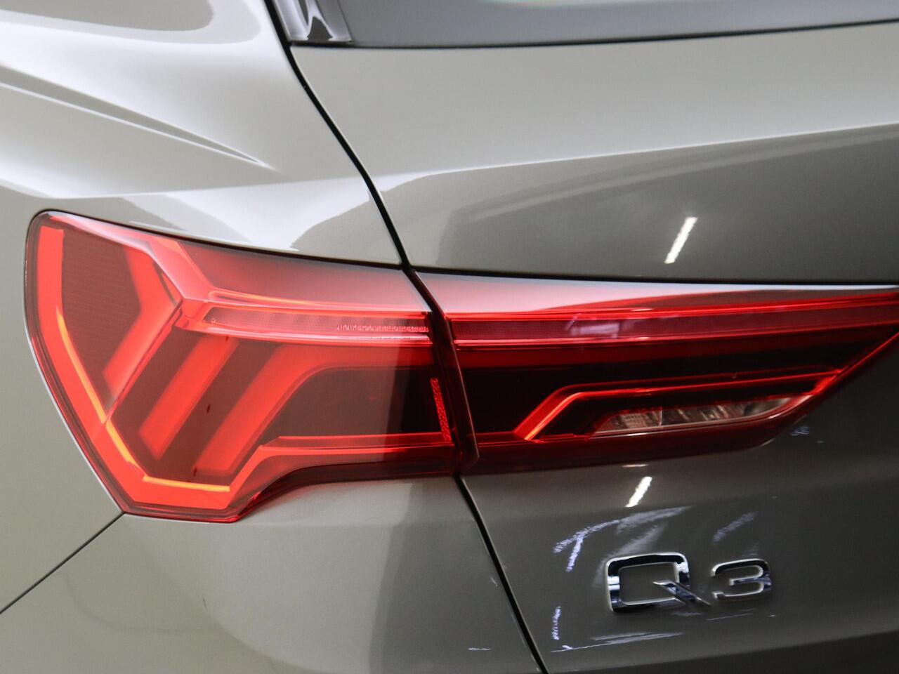 Audi Q3 45 TFSI e Advanced edition | SoH 100% | Dodehoek detectie | Achteruitrijcamera | Keyless | Stoelverwarming | Adaptieve cruise control | Full LED verlichting | Grootlichtassistent |