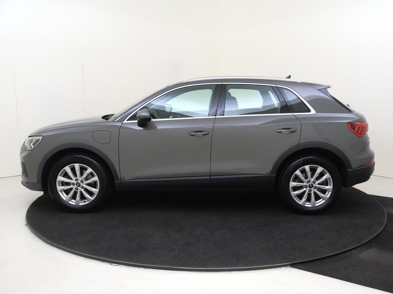 Audi Q3 45 TFSI e Advanced edition | SoH 100% | Dodehoek detectie | Achteruitrijcamera | Keyless | Stoelverwarming | Adaptieve cruise control | Full LED verlichting | Grootlichtassistent |