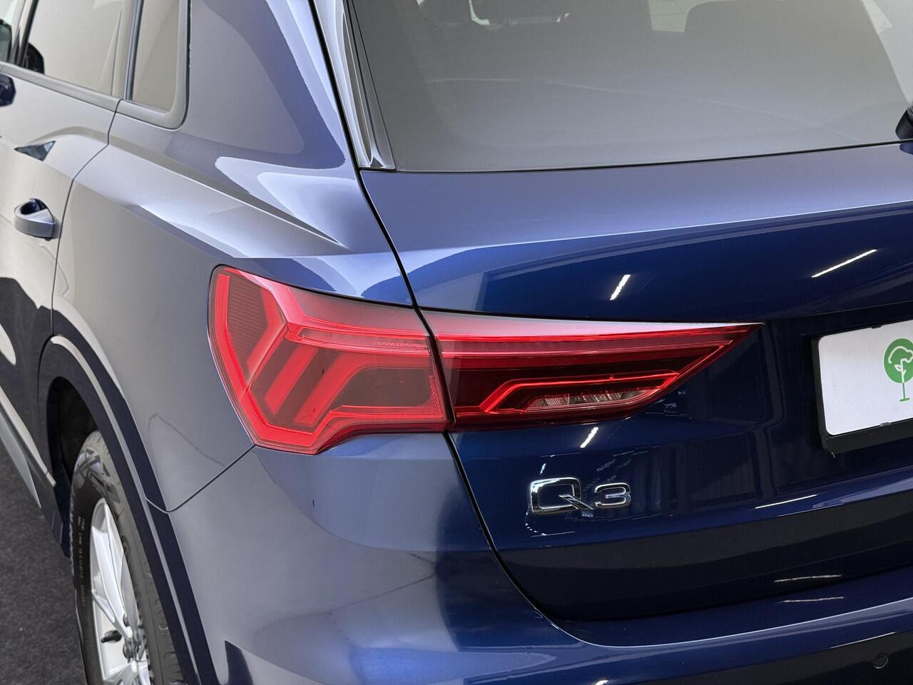 Audi Q3 45 TFSI e S edition | Trekhaak | Achteruitrijcamera | Adaptieve cruise control | Dodehoek detectie | CarPlay | Navigatie | Audi virtual cockpit |