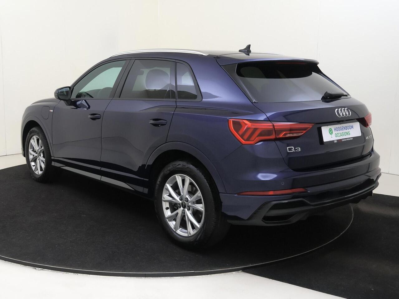 Audi Q3 45 TFSI e S edition | Trekhaak | Achteruitrijcamera | Adaptieve cruise control | Dodehoek detectie | CarPlay | Navigatie | Audi virtual cockpit |