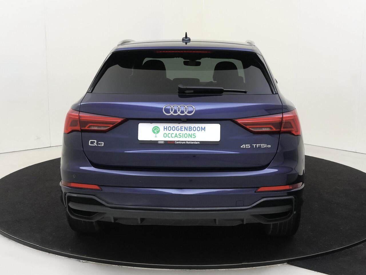 Audi Q3 45 TFSI e S edition | Trekhaak | Achteruitrijcamera | Adaptieve cruise control | Dodehoek detectie | CarPlay | Navigatie | Audi virtual cockpit |