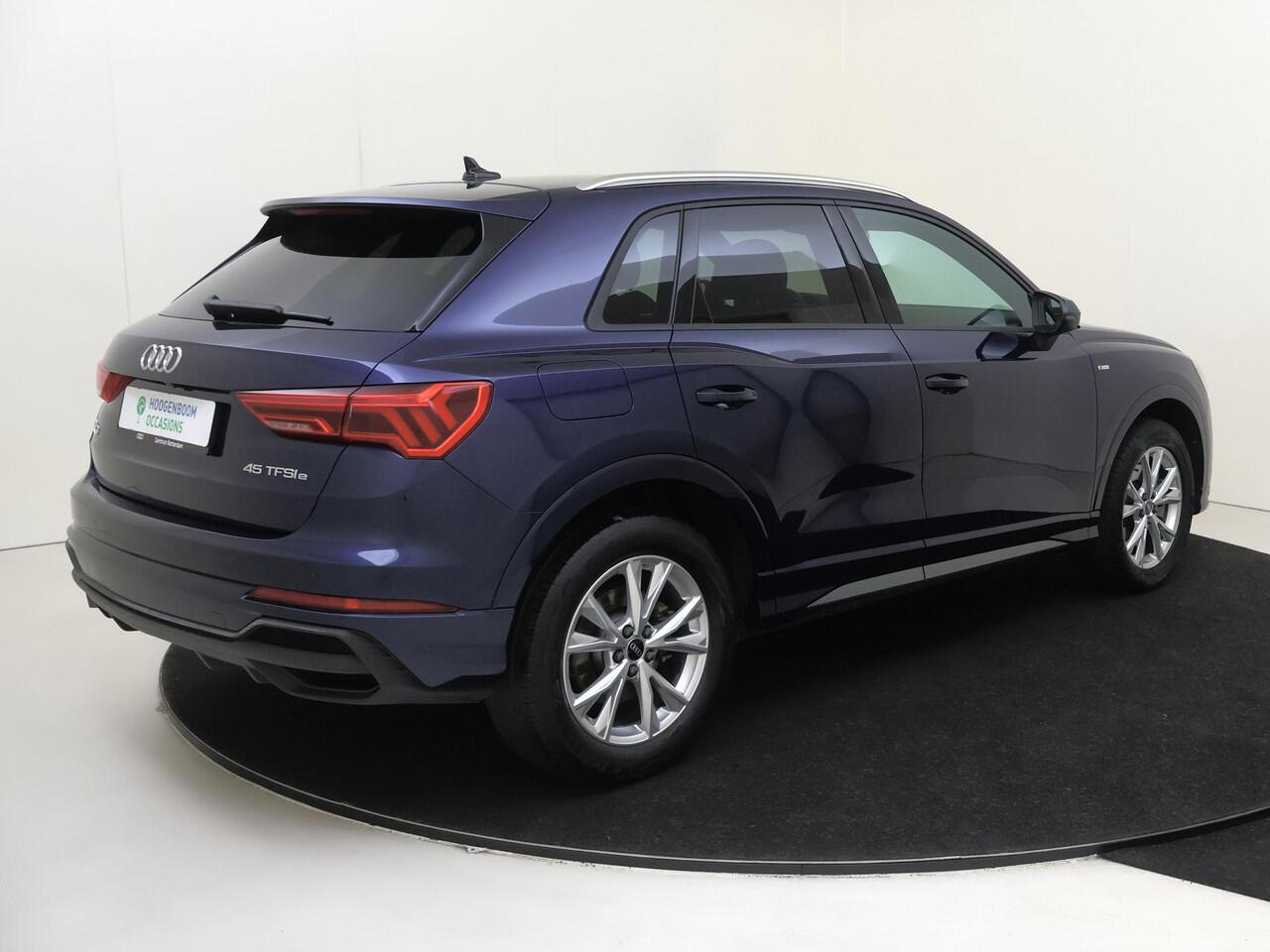 Audi Q3 45 TFSI e S edition | Trekhaak | Achteruitrijcamera | Adaptieve cruise control | Dodehoek detectie | CarPlay | Navigatie | Audi virtual cockpit |