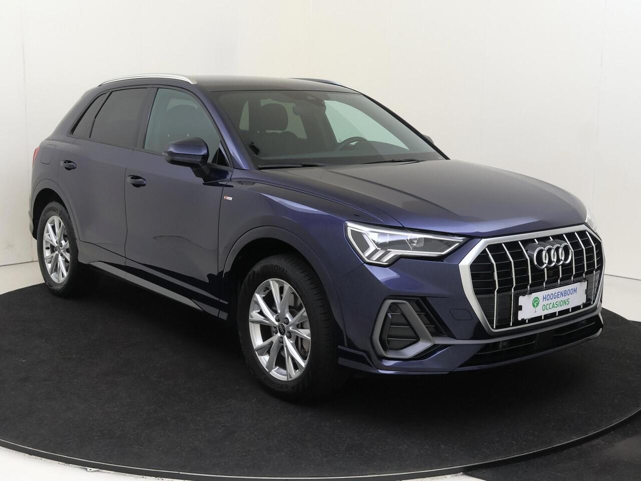 Audi Q3 45 TFSI e S edition | Trekhaak | Achteruitrijcamera | Adaptieve cruise control | Dodehoek detectie | CarPlay | Navigatie | Audi virtual cockpit |
