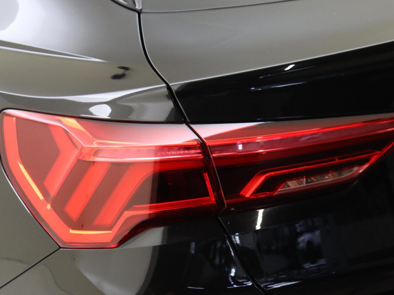 Audi Q3 Sportback 45 TFSI e S Edition | SoH 99% | Lederen bekleding | Achteruitrijcamera | Dodehoek detectie | Audi virtual cockpit | Cruise Control | CarPlay | Navigatie |