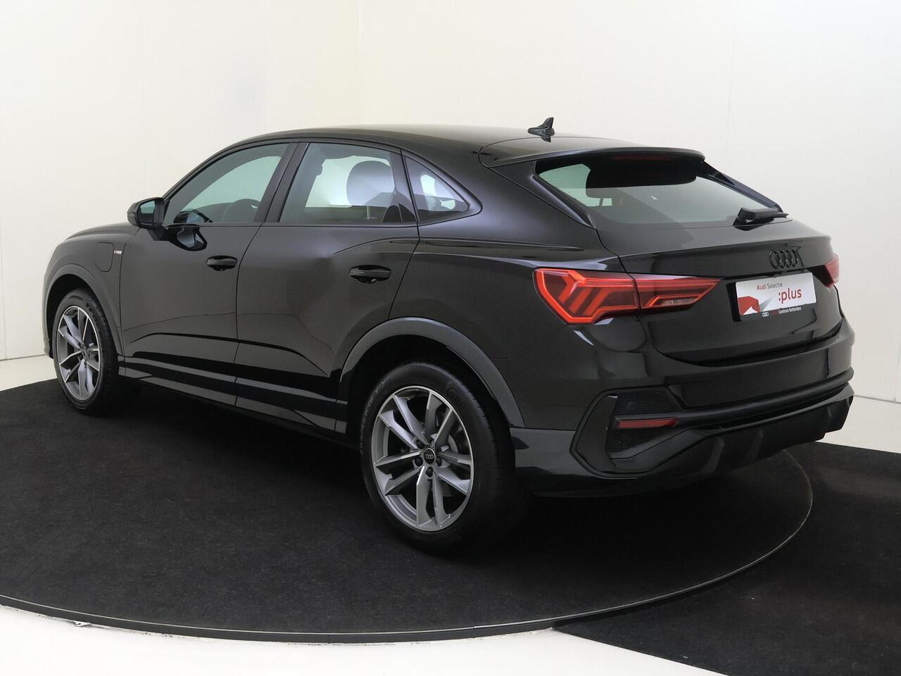 Audi Q3 Sportback 45 TFSI e S Edition | SoH 99% | Lederen bekleding | Achteruitrijcamera | Dodehoek detectie | Audi virtual cockpit | Cruise Control | CarPlay | Navigatie |