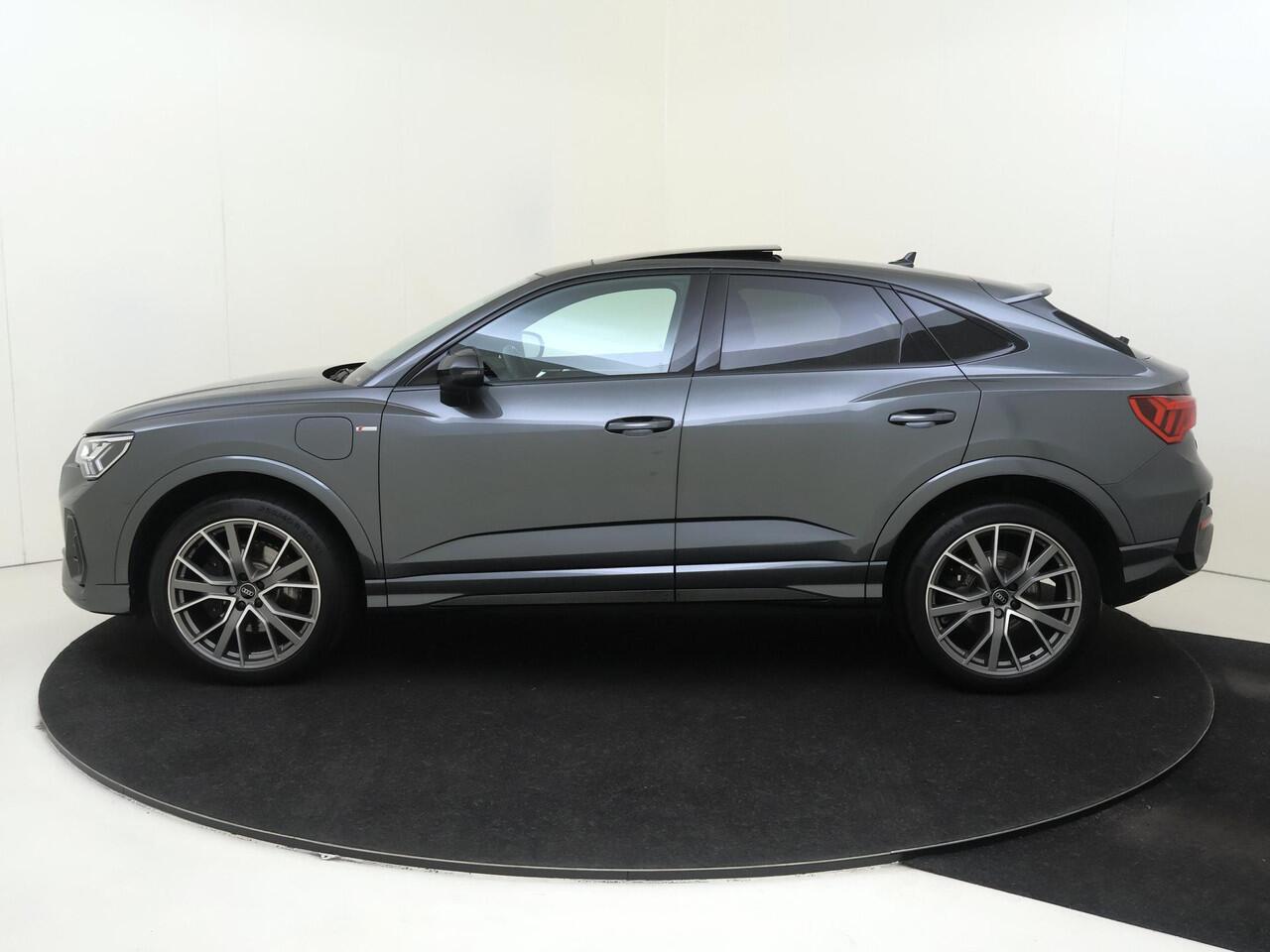 Audi Q3 Sportback 45 TFSI e S edition | SoH 100% | Panoramadak | Lederen bekleding | LED matrix verlichting | Achteruitrijcamera | Adaptieve cruise control | Dodehoek detectie | Keyless | CarPlay |