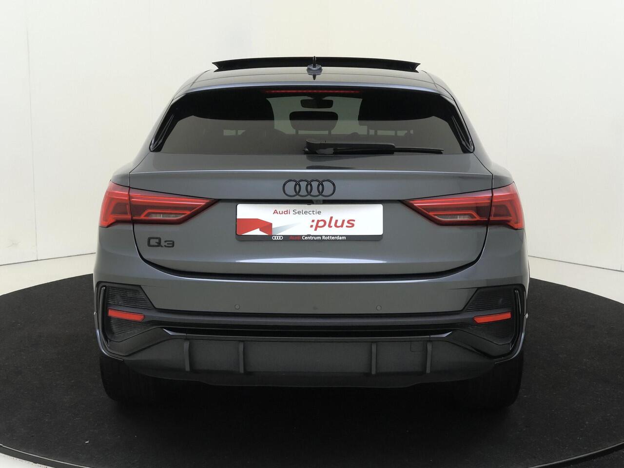 Audi Q3 Sportback 45 TFSI e S edition | SoH 100% | Panoramadak | Lederen bekleding | LED matrix verlichting | Achteruitrijcamera | Adaptieve cruise control | Dodehoek detectie | Keyless | CarPlay |