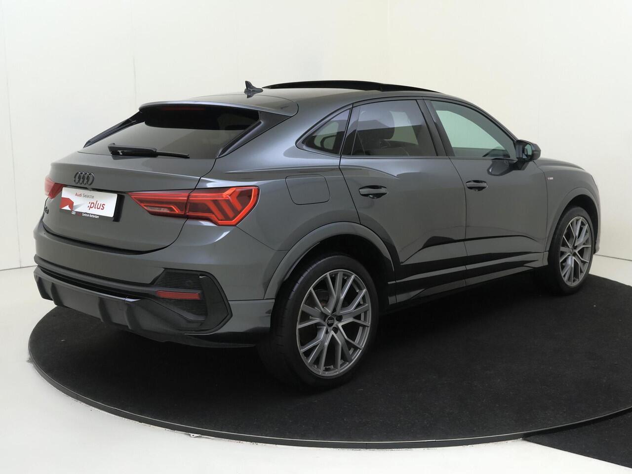 Audi Q3 Sportback 45 TFSI e S edition | SoH 100% | Panoramadak | Lederen bekleding | LED matrix verlichting | Achteruitrijcamera | Adaptieve cruise control | Dodehoek detectie | Keyless | CarPlay |