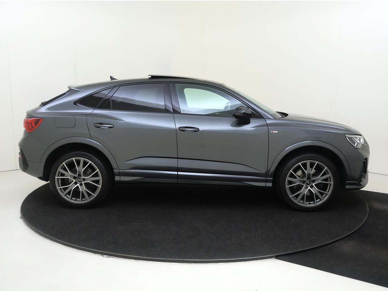 Audi Q3 Sportback 45 TFSI e S edition | SoH 100% | Panoramadak | Lederen bekleding | LED matrix verlichting | Achteruitrijcamera | Adaptieve cruise control | Dodehoek detectie | Keyless | CarPlay |