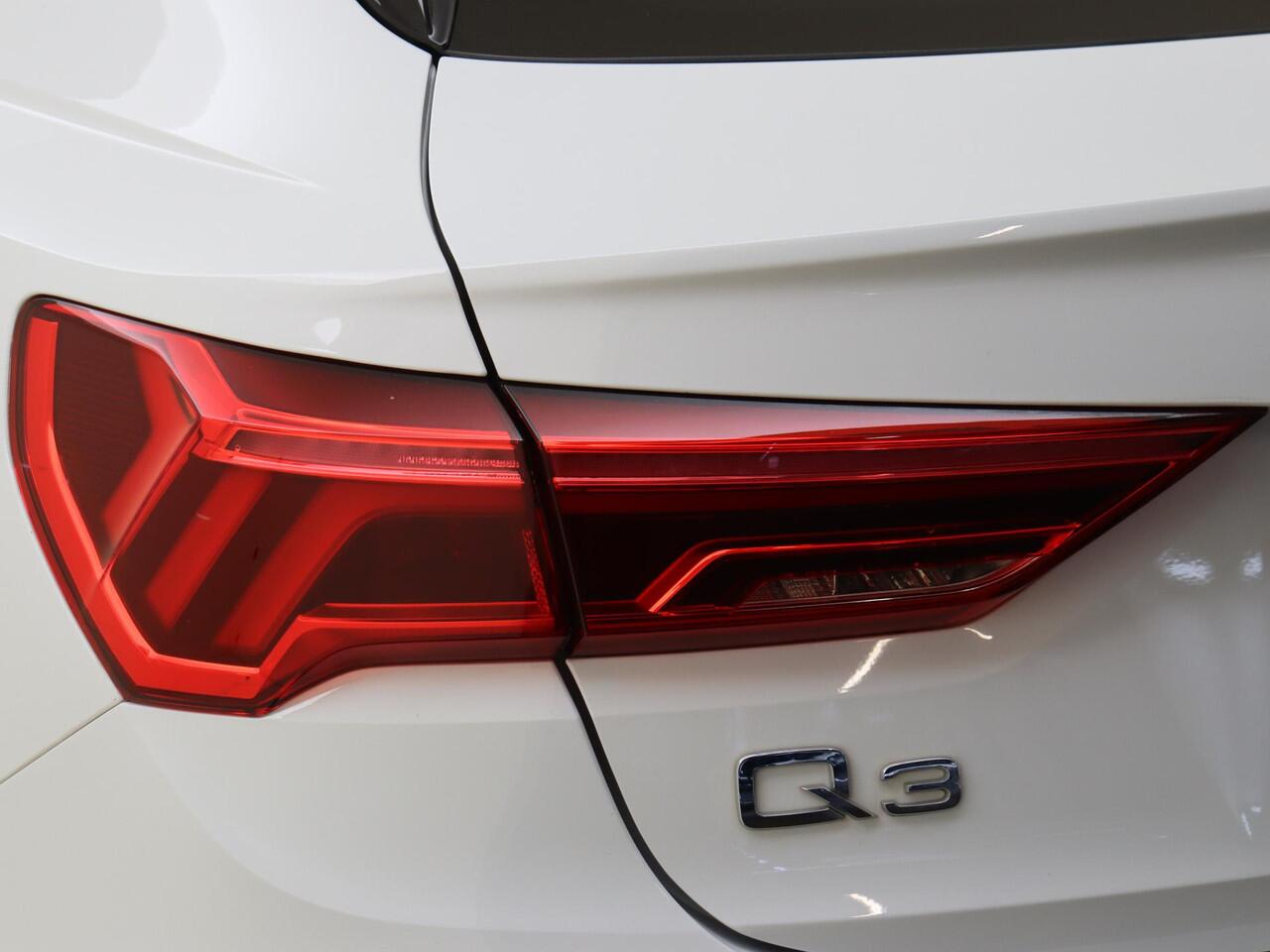 Audi Q3 Sportback 45 TFSI e S Edition | Panoramadak | Achteruitrijcamera | Dodehoek detectie | Adaptieve cruise control | CarPlay | Audi virtual cockpit | Stoelverwarming |