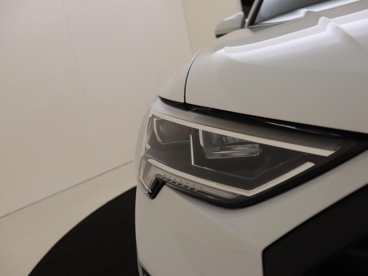 Audi Q3 Sportback 45 TFSI e S Edition | Panoramadak | Achteruitrijcamera | Dodehoek detectie | Adaptieve cruise control | CarPlay | Audi virtual cockpit | Stoelverwarming |