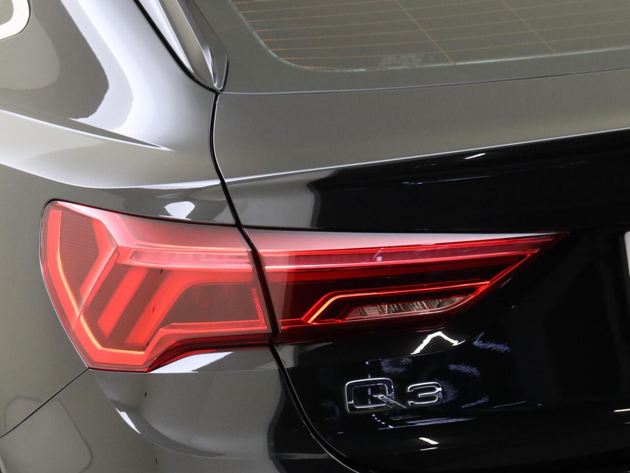 Audi Q3 Sportback 45 TFSI e Advanced Edition | SoH 100% | Panoramadak | Keyless | Dodehoek detectie | Stoelverwarming | CarPlay | Adaptieve cruise control | Achteruitrijcamera | Elektrische achterklep |