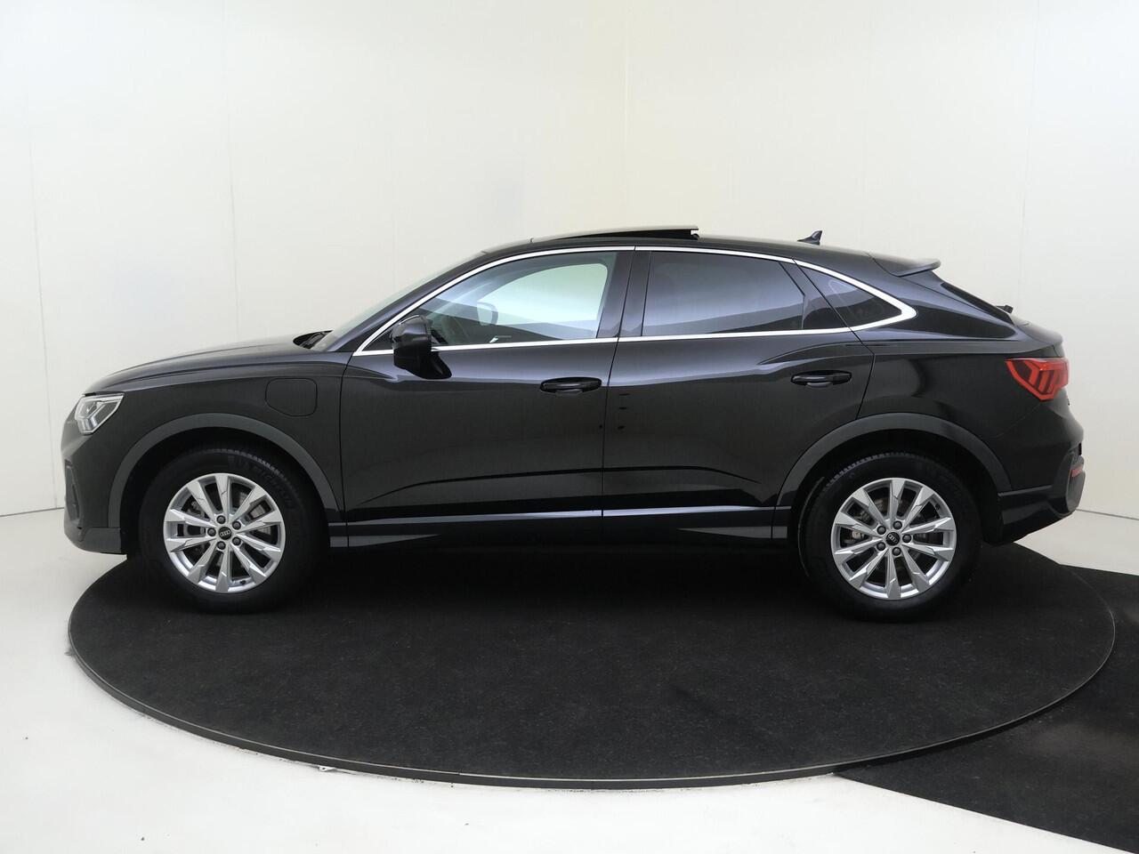 Audi Q3 Sportback 45 TFSI e Advanced Edition | SoH 100% | Panoramadak | Keyless | Dodehoek detectie | Stoelverwarming | CarPlay | Adaptieve cruise control | Achteruitrijcamera | Elektrische achterklep |