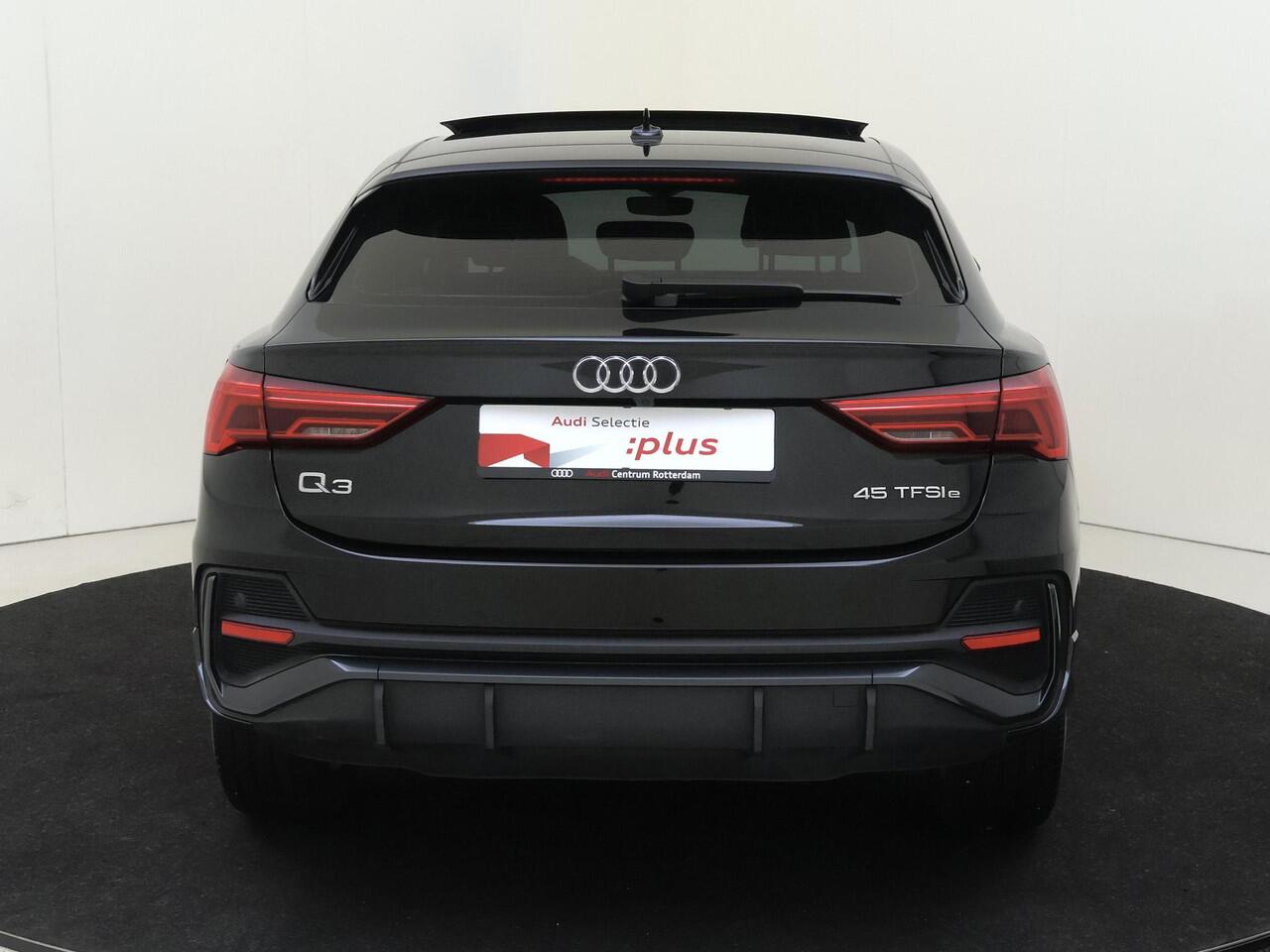 Audi Q3 Sportback 45 TFSI e Advanced Edition | SoH 100% | Panoramadak | Keyless | Dodehoek detectie | Stoelverwarming | CarPlay | Adaptieve cruise control | Achteruitrijcamera | Elektrische achterklep |