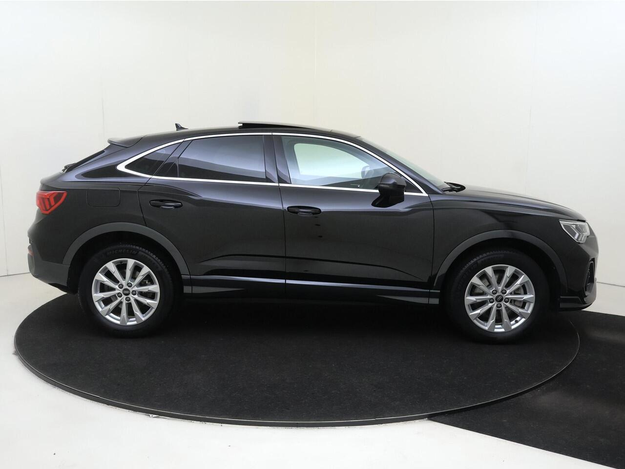Audi Q3 Sportback 45 TFSI e Advanced Edition | SoH 100% | Panoramadak | Keyless | Dodehoek detectie | Stoelverwarming | CarPlay | Adaptieve cruise control | Achteruitrijcamera | Elektrische achterklep |