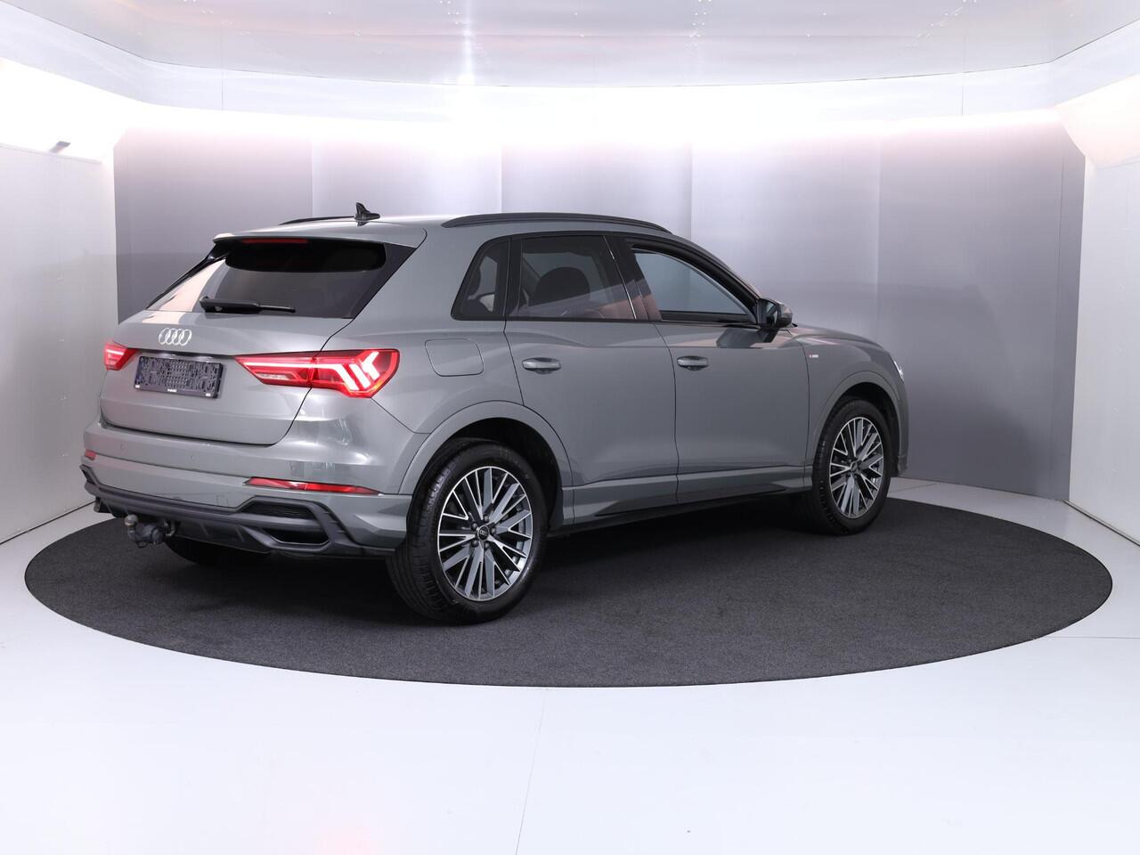 Audi Q3 45 TFSI e S edition 245 pk S-tronic | Verlengde garantie | Navigatie | Elektr. trekhaak | Parkeersensoren achter | Adaptieve cruise control | Stoelverwarming |