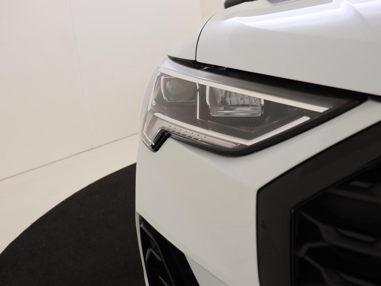 Audi Q3 Sportback 45 TFSI e S Edition | Trekhaak | Keyless | Adaptieve cruise control | Dodehoek detectie | Navigatie Plus | Stoelverwarming | Parkeersensoren |