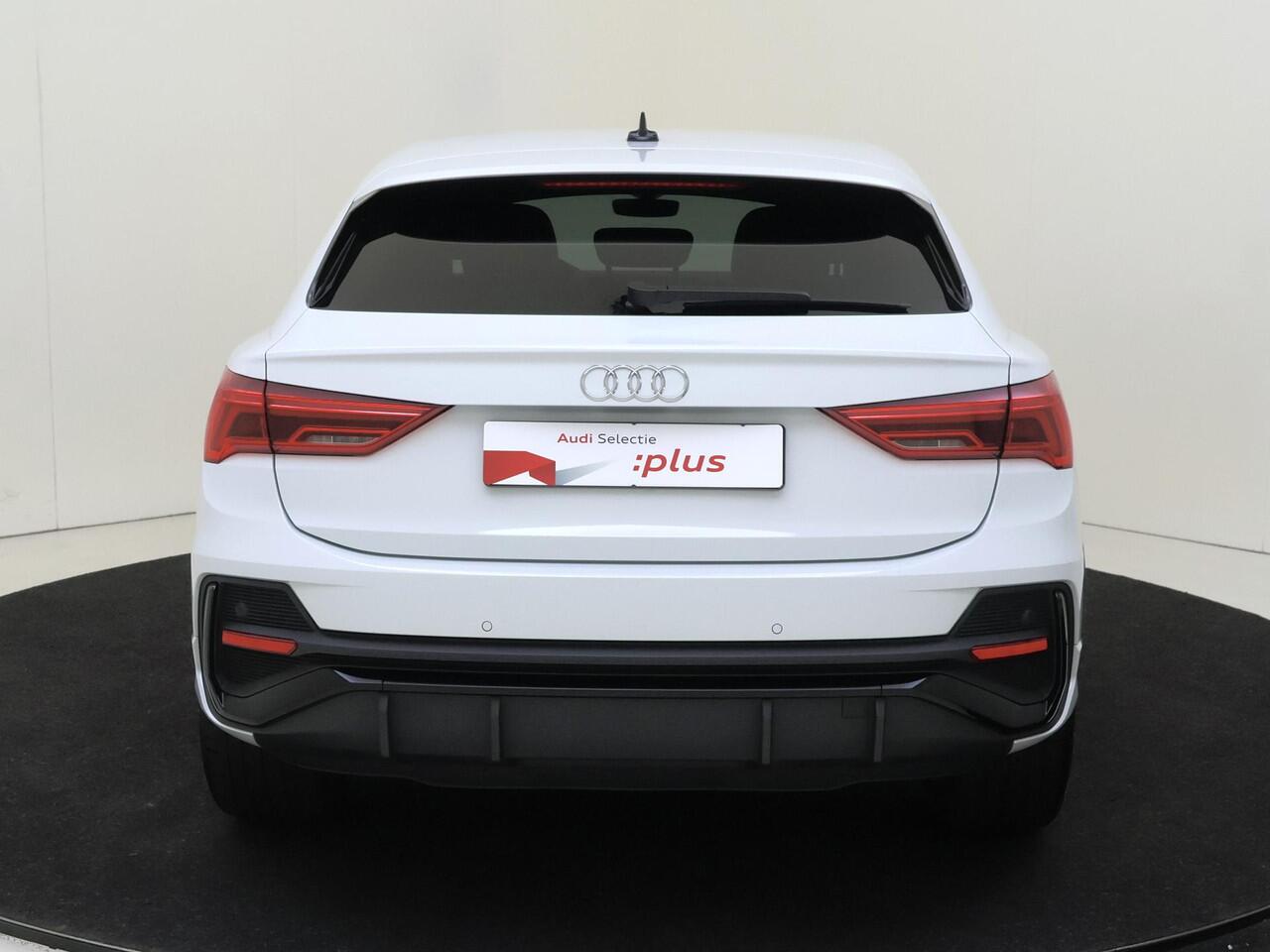 Audi Q3 Sportback 45 TFSI e S Edition | Trekhaak | Keyless | Adaptieve cruise control | Dodehoek detectie | Navigatie Plus | Stoelverwarming | Parkeersensoren |
