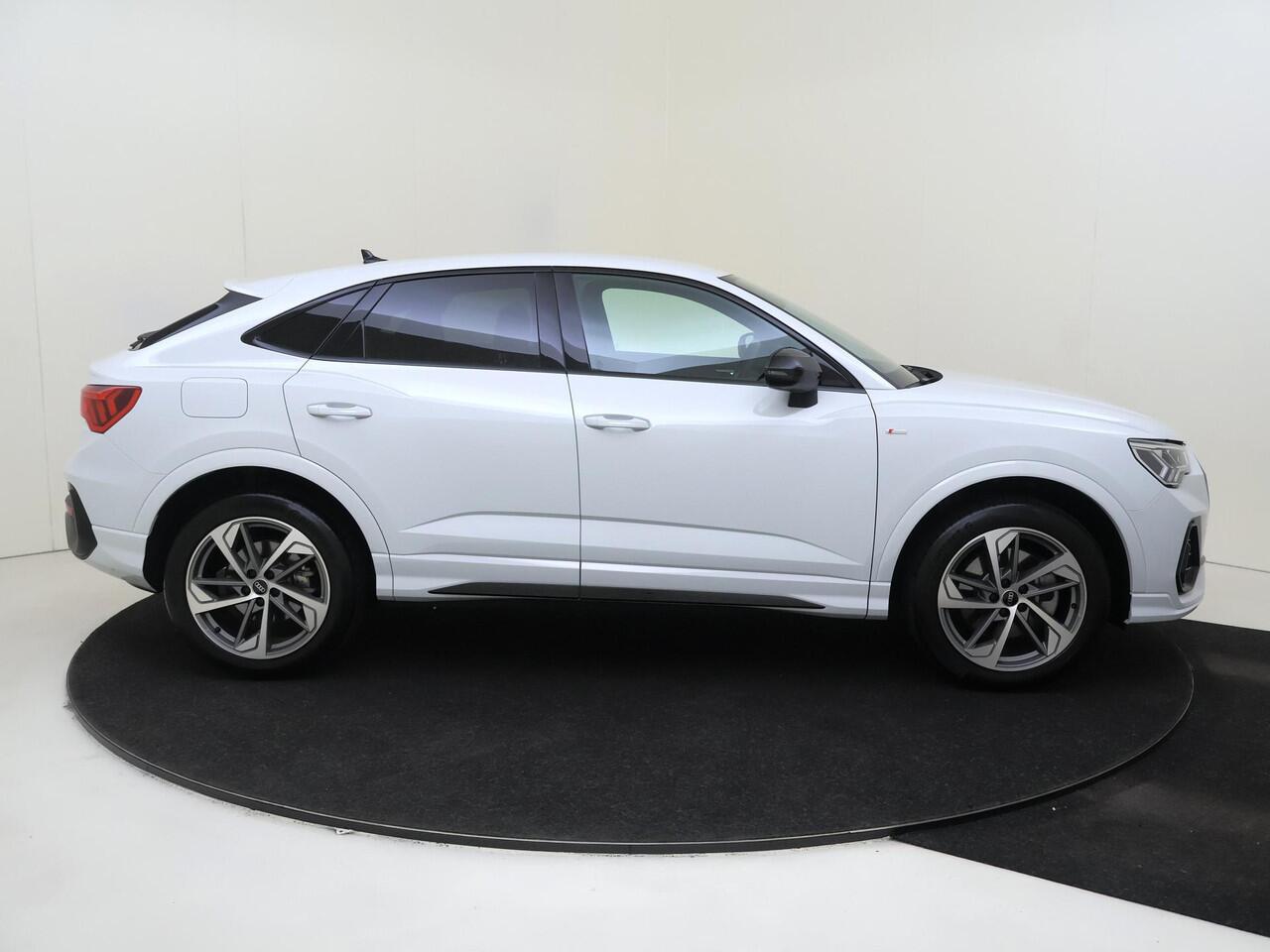 Audi Q3 Sportback 45 TFSI e S Edition | Trekhaak | Keyless | Adaptieve cruise control | Dodehoek detectie | Navigatie Plus | Stoelverwarming | Parkeersensoren |