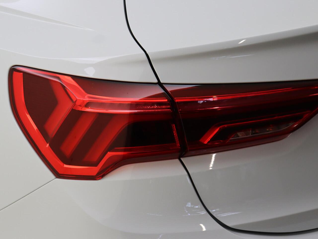 Audi Q3 Sportback 45 TFSI e S Edition | Trekhaak | Keyless | Adaptieve cruise control | Dodehoek detectie | Navigatie Plus | Stoelverwarming | Parkeersensoren |