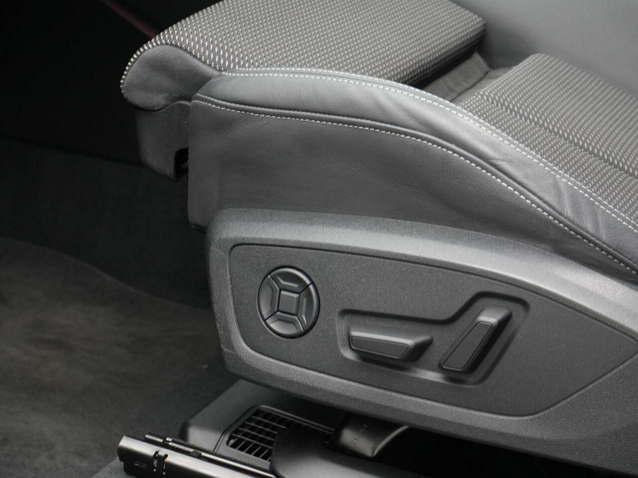 Audi Q3 Sportback 35 TFSI 150 pk S-tronic S Edition Competition | Panoramadak | Adaptief onderstel (DCC) | Trekhaak | Rondomzicht camera | Stoelverwarming | Standkachel | SONOS sound | 20 inch