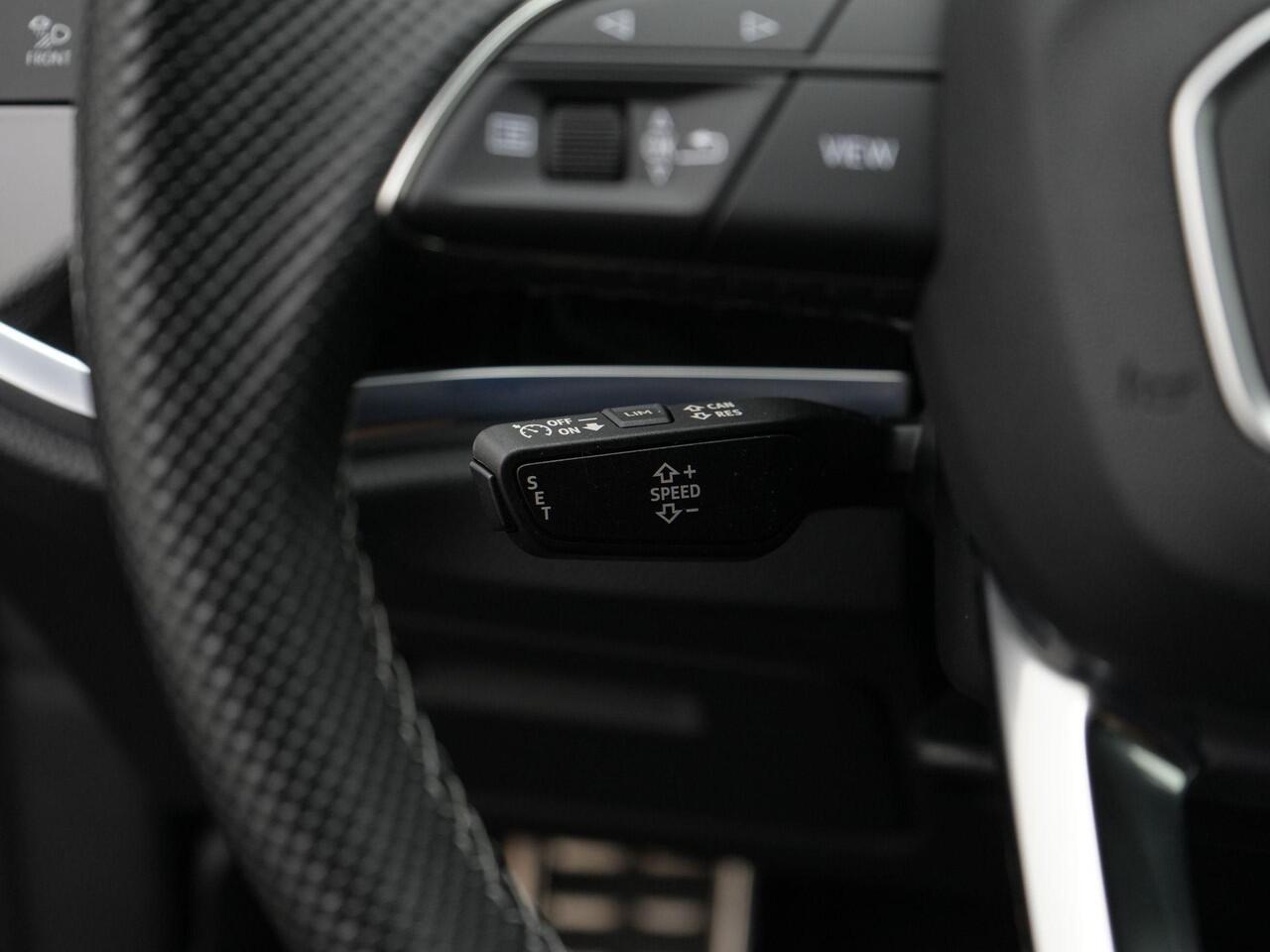 Audi Q3 35 TFSI 150 pk S-tronic S-Line | Trekhaak | Sonos | Achteruitrijcamera | Navigatie | Stoelverwarming