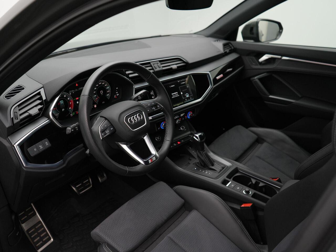 Audi Q3 35 TFSI 150 pk S-tronic S-Line | Trekhaak | Sonos | Achteruitrijcamera | Navigatie | Stoelverwarming