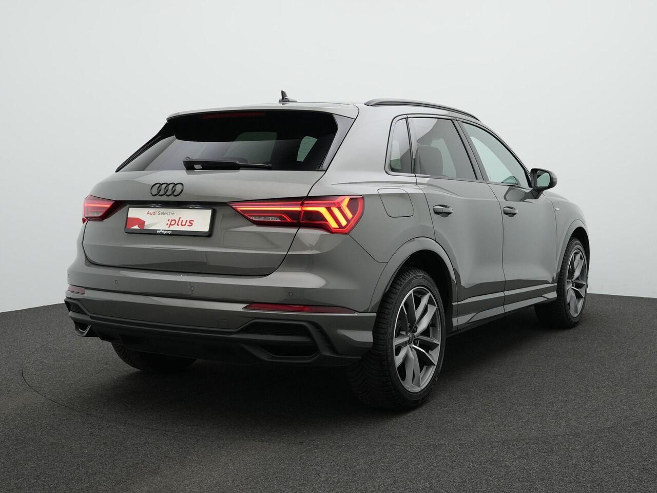 Audi Q3 35 TFSI 150 pk S-tronic S-Line | Trekhaak | Sonos | Achteruitrijcamera | Navigatie | Stoelverwarming