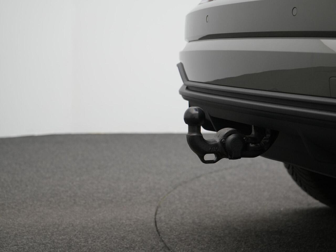 Audi Q3 35 TFSI 150 pk S-tronic S-Line | Trekhaak | Sonos | Achteruitrijcamera | Navigatie | Stoelverwarming