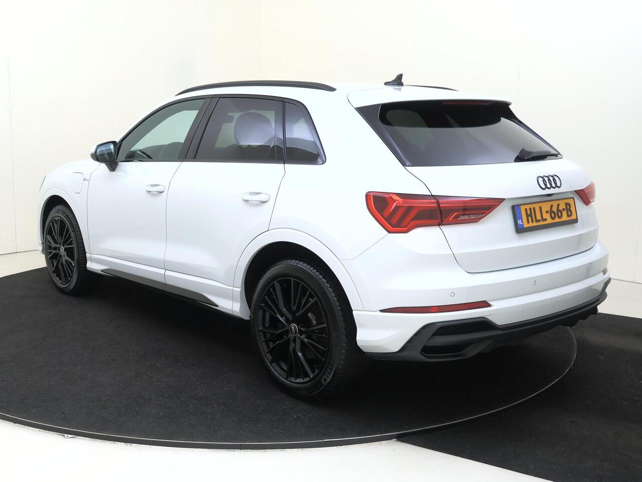 Audi Q3 45 TFSI e S edition | Trekhaak | Achteruitrijcamera | Dodehoek detectie | Keyless | Stoelverwarming | Cruise control | Navigatie |