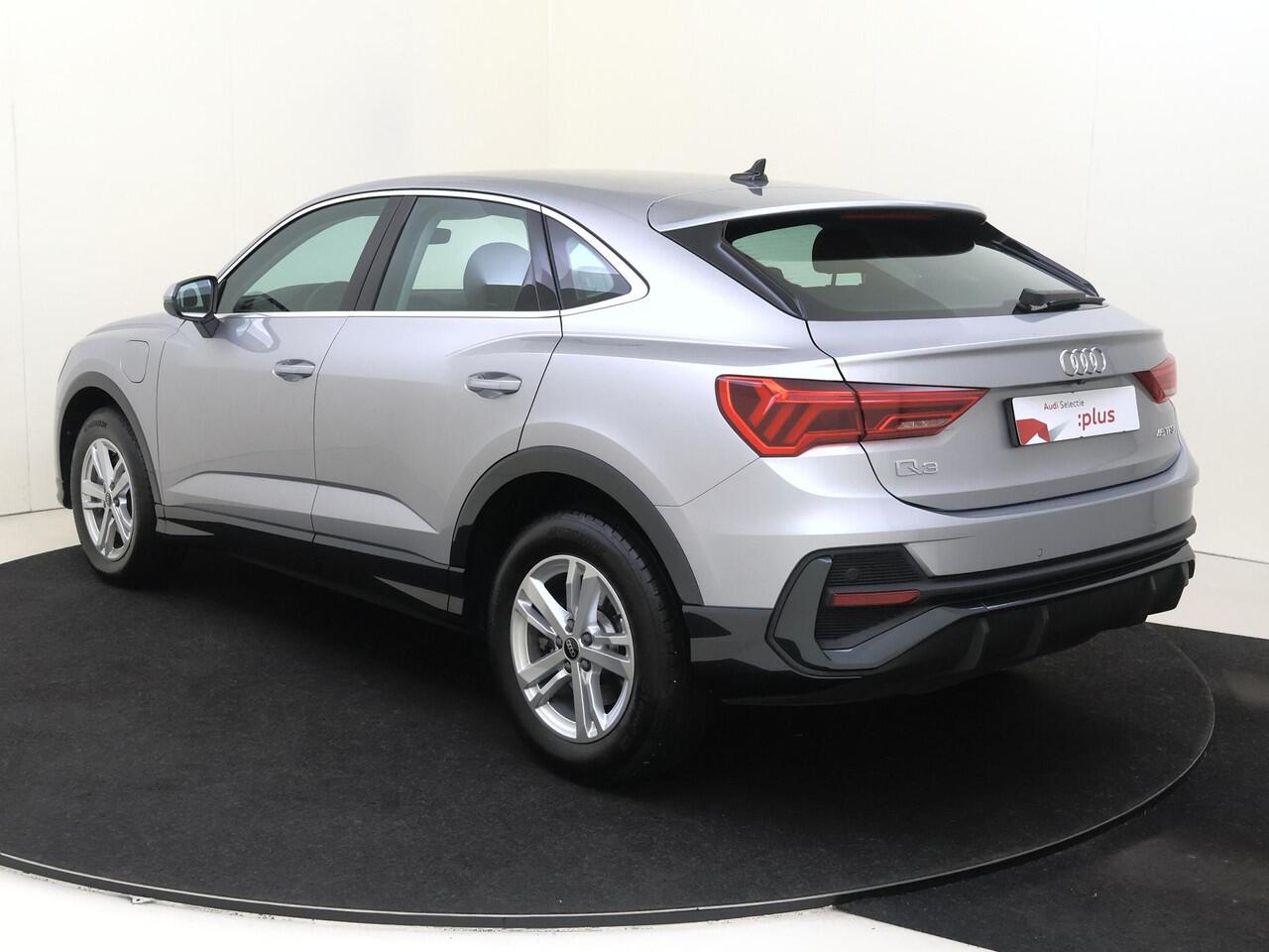 Audi Q3 Sportback 45 TFSI e Advanced Edition | Achteruitrijcamera | Dodehoek detectie | Cruise control | CarPlay | Stoelverwarming | Navigatie Plus |