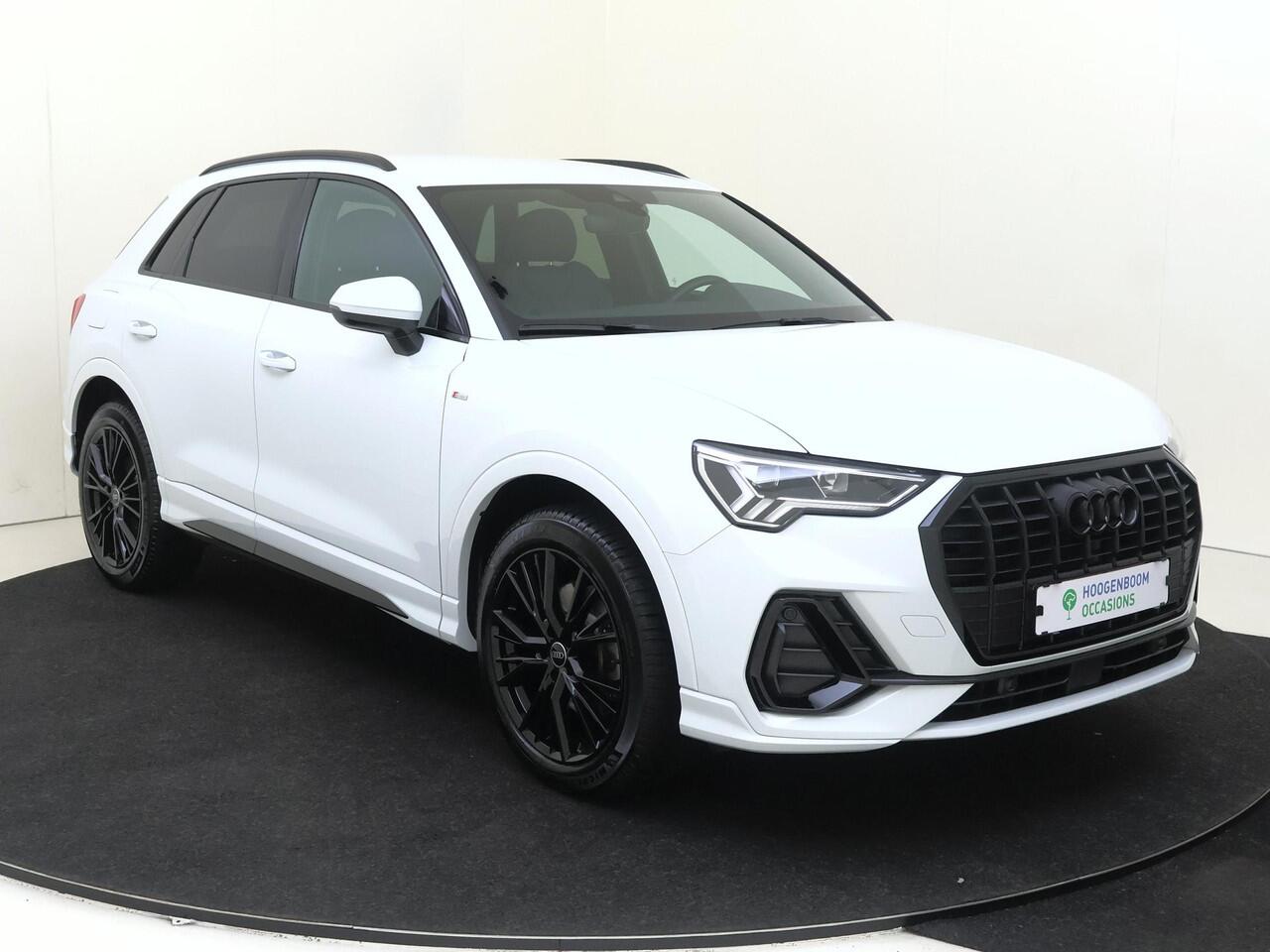Audi Q3 45 TFSI e S edition | Trekhaak | Achteruitrijcamera | Dodehoek detectie | Keyless | Stoelverwarming | Cruise control | Navigatie |