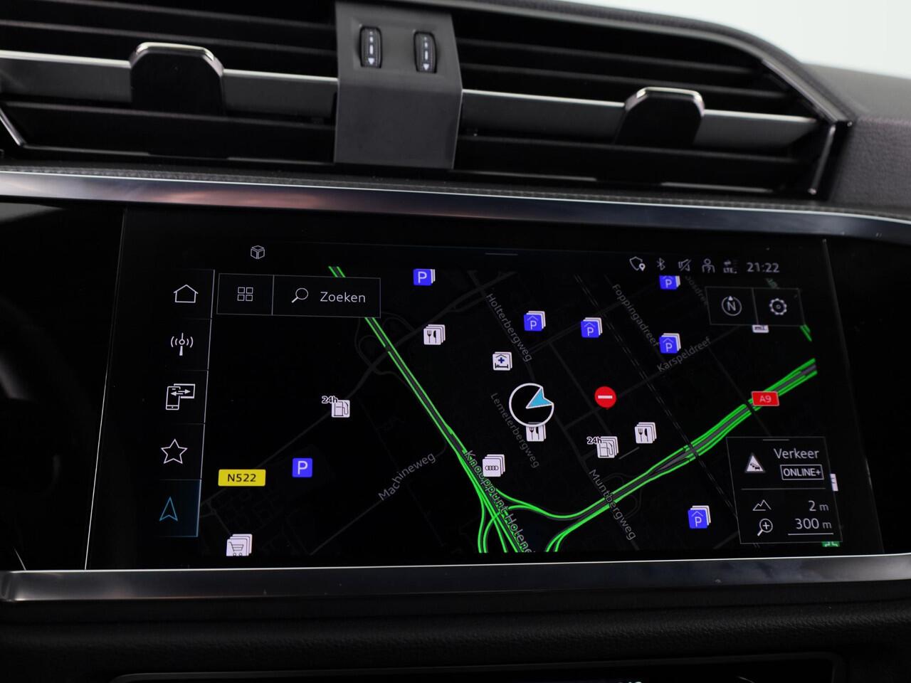 Audi Q3 35 TFSI S edition Competition 150pk| Verlengde garantie | Navigatie | Parkeercamera | 19 inch Lichtmetalen velgen | Apple Carplay/ Android Auto | S-line interieur