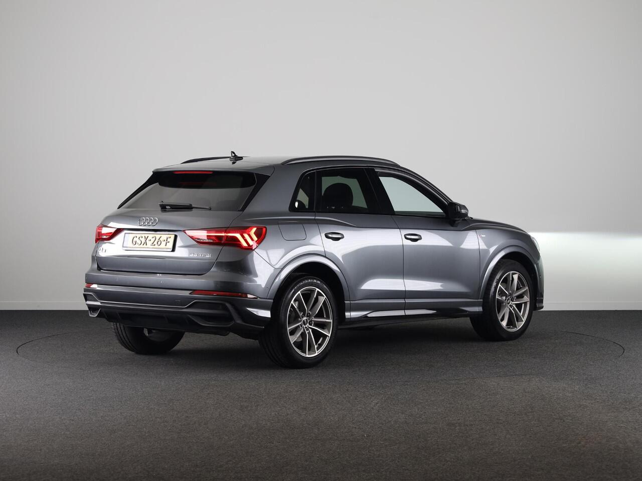 Audi Q3 35 TFSI S edition Competition 150pk| Verlengde garantie | Navigatie | Parkeercamera | 19 inch Lichtmetalen velgen | Apple Carplay/ Android Auto | S-line interieur
