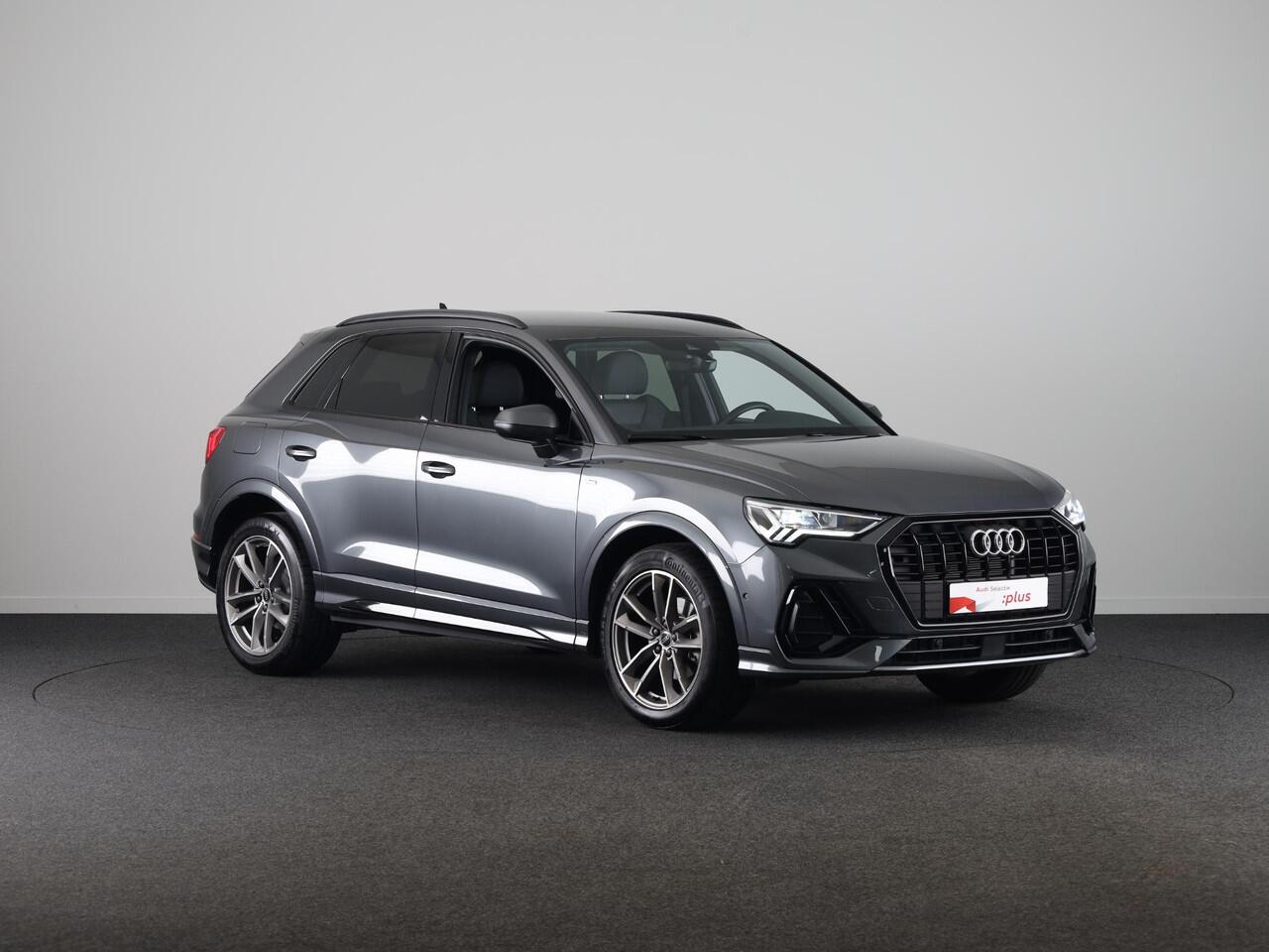 Audi Q3 35 TFSI S edition Competition 150pk| Verlengde garantie | Navigatie | Parkeercamera | 19 inch Lichtmetalen velgen | Apple Carplay/ Android Auto | S-line interieur