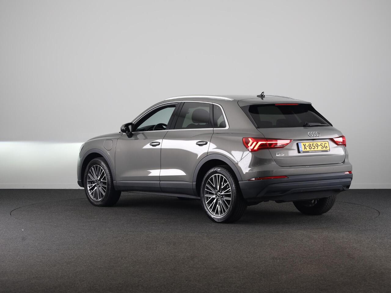 Audi Q3 45 TFSI e Advanced edition 245pk | Navigatie | Sportstoelen | 19 inch lichtmetalen velgen | Stoelverwarming | Adaptieve cruise controle