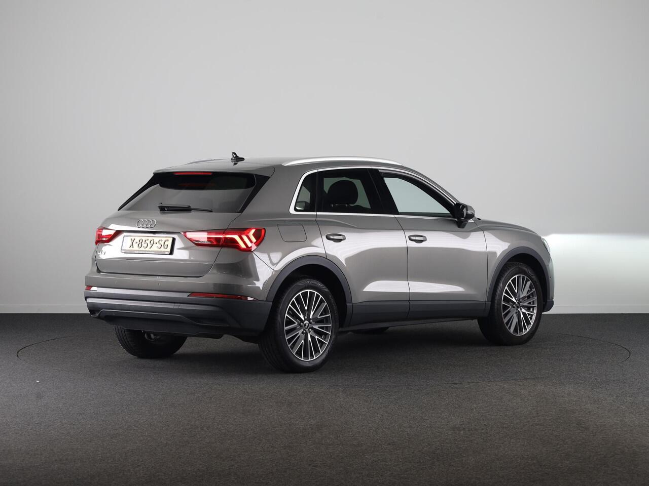 Audi Q3 45 TFSI e Advanced edition 245pk | Navigatie | Sportstoelen | 19 inch lichtmetalen velgen | Stoelverwarming | Adaptieve cruise controle