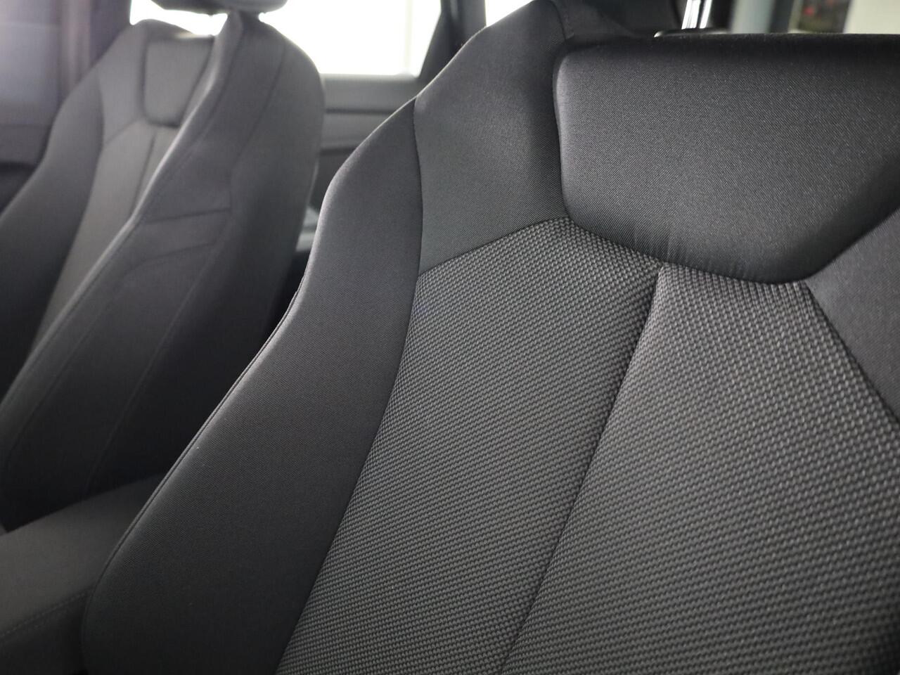 Audi Q3 45 TFSI e Advanced edition 245pk | Navigatie | Sportstoelen | 19 inch lichtmetalen velgen | Stoelverwarming | Adaptieve cruise controle