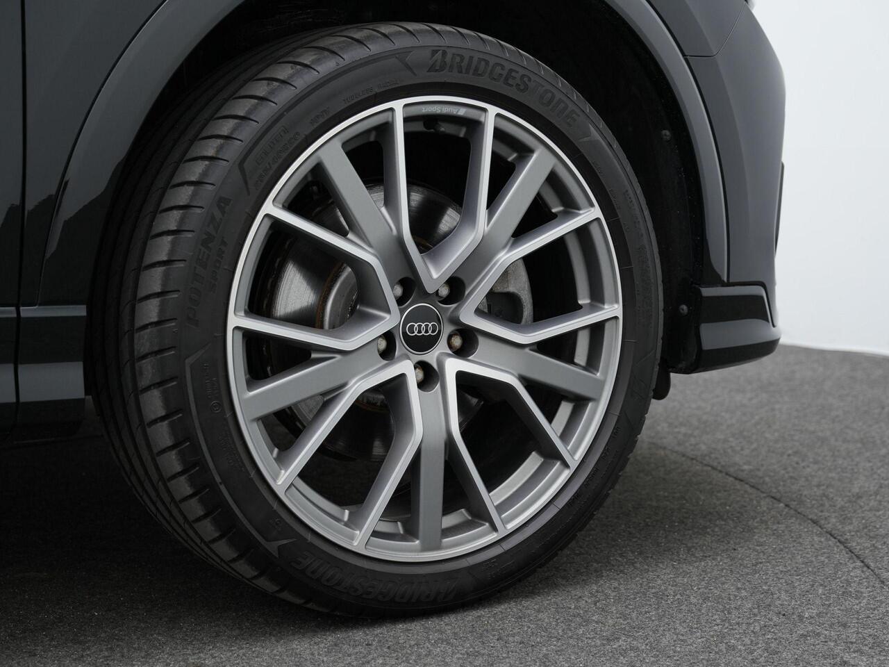 Audi Q3 45 TFSI e 245 pk S-Line | Panoramadak | Sonos | Leder/alcantara | Achteruitrijcamera | Stoelverwarming