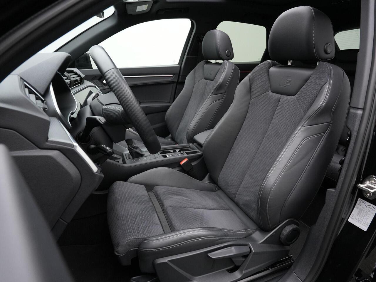 Audi Q3 45 TFSI e 245 pk S-Line | Panoramadak | Sonos | Leder/alcantara | Achteruitrijcamera | Stoelverwarming
