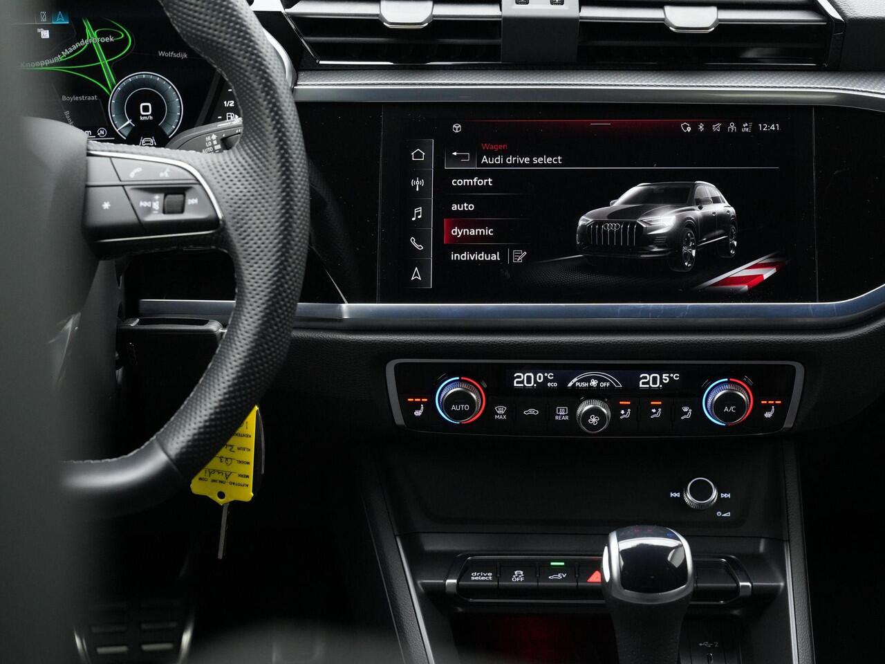 Audi Q3 45 TFSI e 245 pk S-Line | Panoramadak | Sonos | Leder/alcantara | Achteruitrijcamera | Stoelverwarming