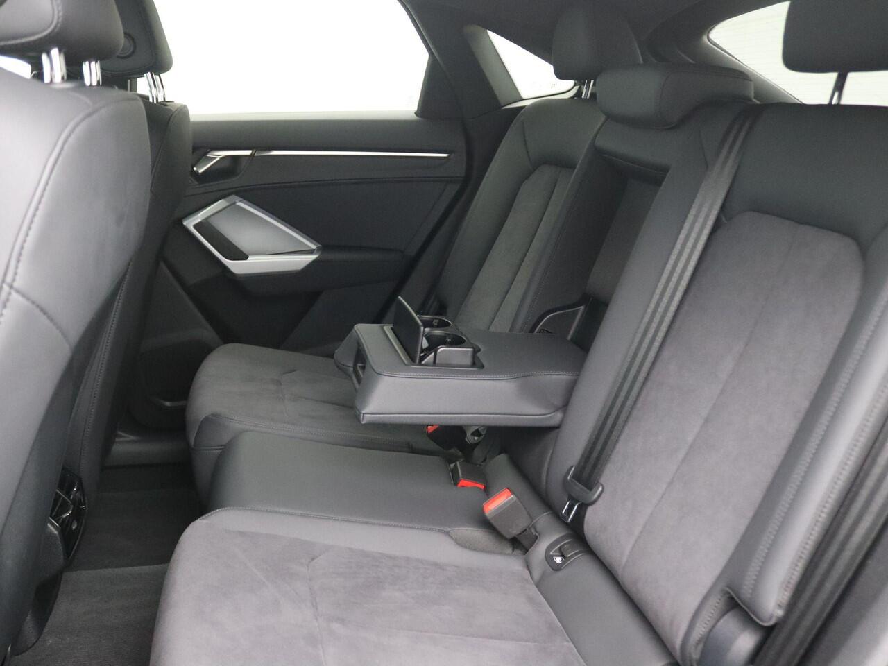 Audi Q3 Sportback 45 TFSI e S Edition 245PK S-Tronic SOH 99%, Pano-Schuifdak, Trekhaak, 19" LM Velgen, Adaptieve Cruise Control, Achteruitrijcamera