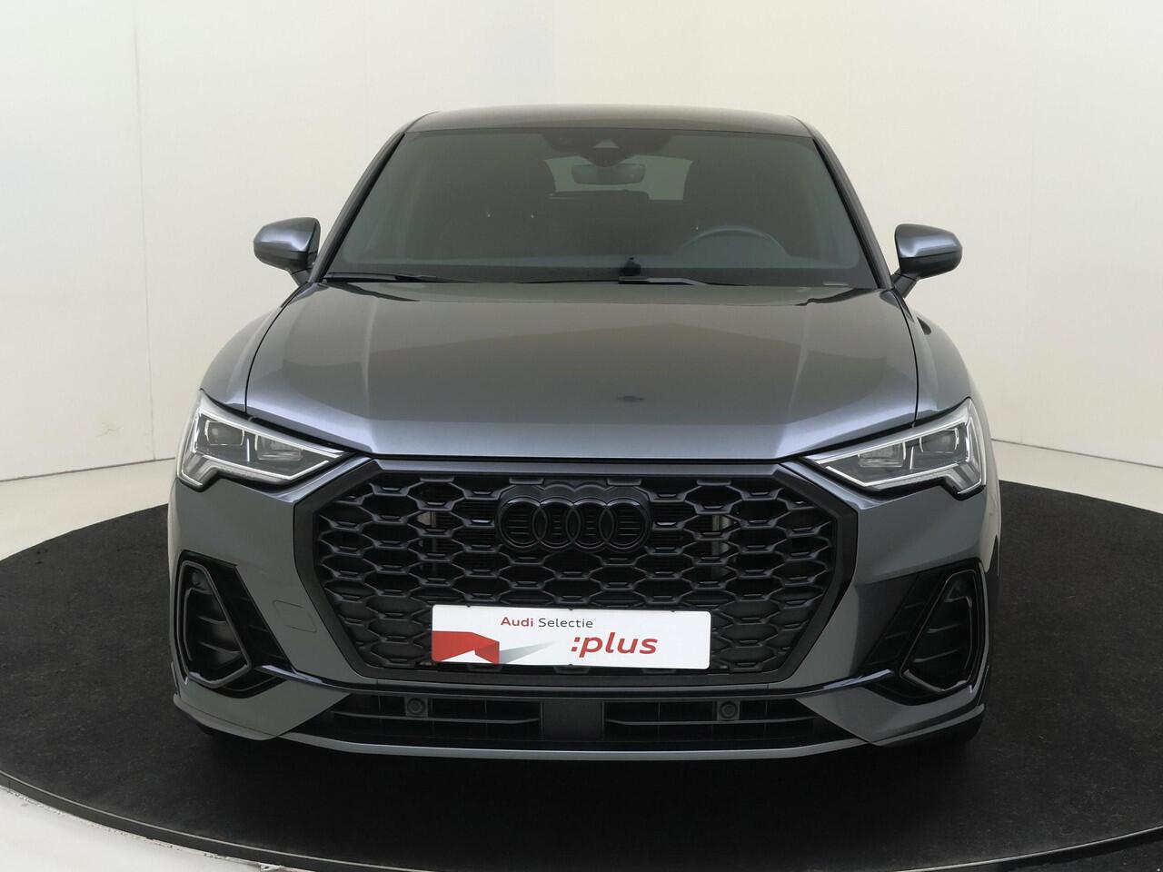 Audi Q3 Sportback 45 TFSI e S Edition | SoH 100% | Keyless | Optiek zwart Plus | Navigatie Plus | Sfeerverlichting | Stoelverwarming | Achteruitrijcamera | Dodehoek detectie |
