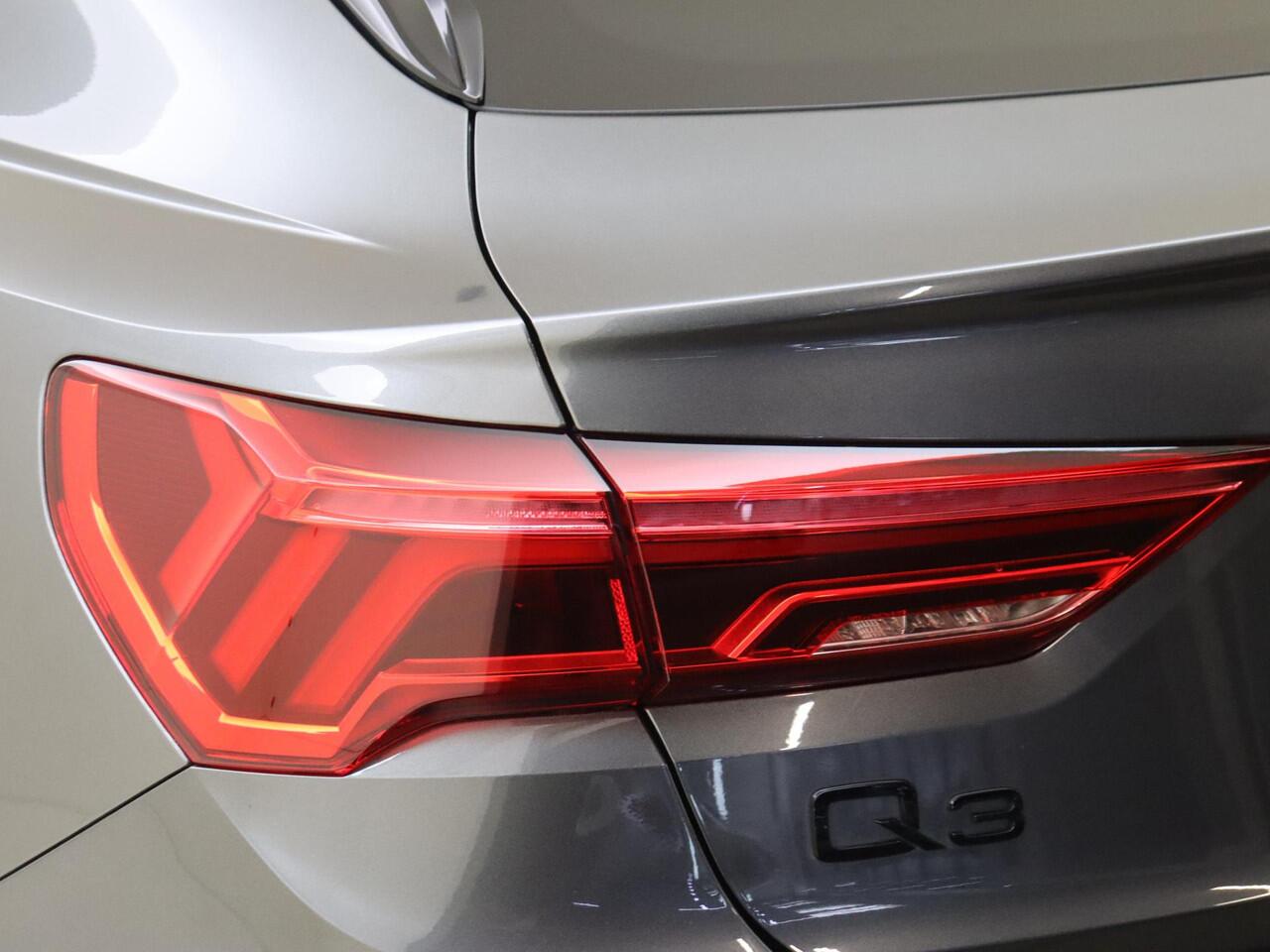 Audi Q3 Sportback 45 TFSI e S Edition | SoH 100% | Keyless | Optiek zwart Plus | Navigatie Plus | Sfeerverlichting | Stoelverwarming | Achteruitrijcamera | Dodehoek detectie |