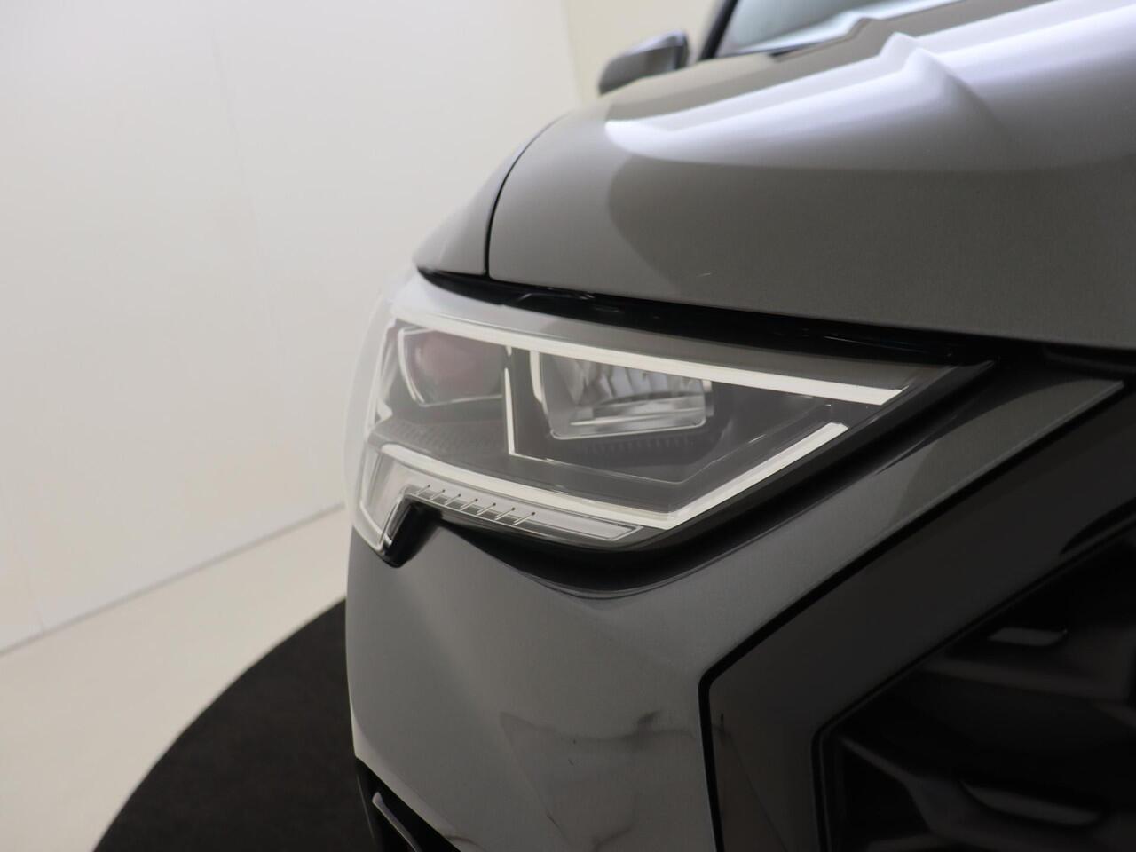 Audi Q3 Sportback 45 TFSI e S Edition | SoH 100% | Keyless | Optiek zwart Plus | Navigatie Plus | Sfeerverlichting | Stoelverwarming | Achteruitrijcamera | Dodehoek detectie |