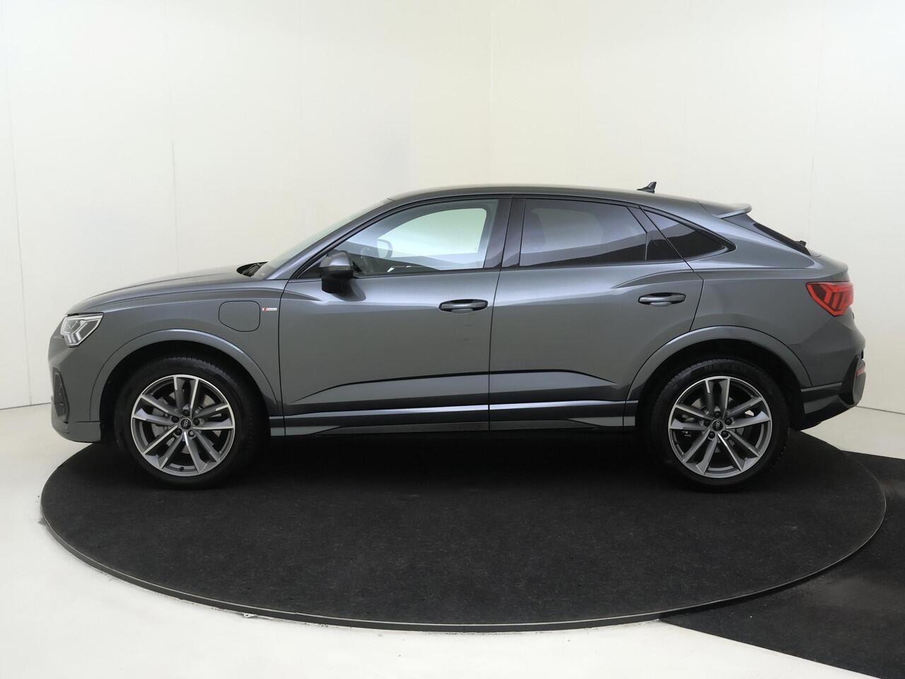 Audi Q3 Sportback 45 TFSI e S Edition | SoH 100% | Keyless | Optiek zwart Plus | Navigatie Plus | Sfeerverlichting | Stoelverwarming | Achteruitrijcamera | Dodehoek detectie |